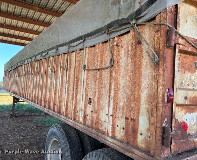 image for item DQ2158 1970 Wilson  grain trailer