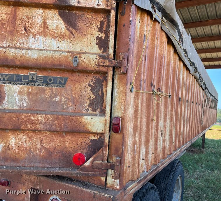 image for item DQ2158 1970 Wilson  grain trailer