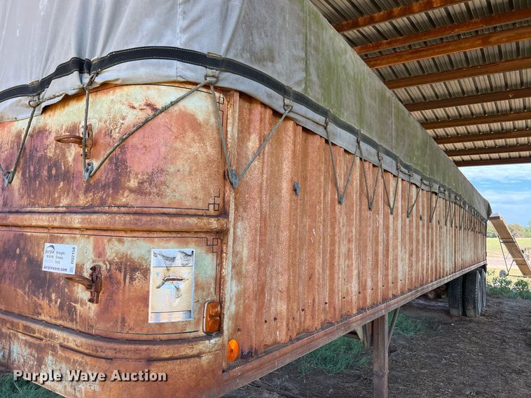 image for item DQ2158 1970 Wilson  grain trailer