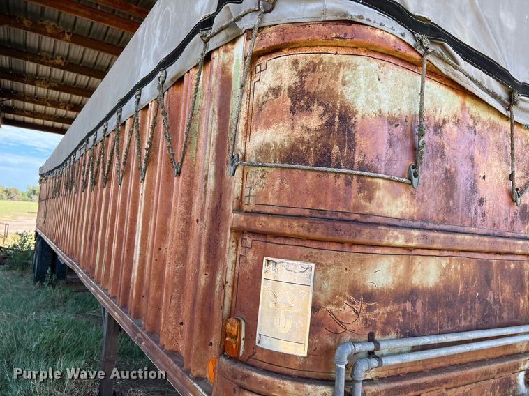 image for item DQ2158 1970 Wilson  grain trailer