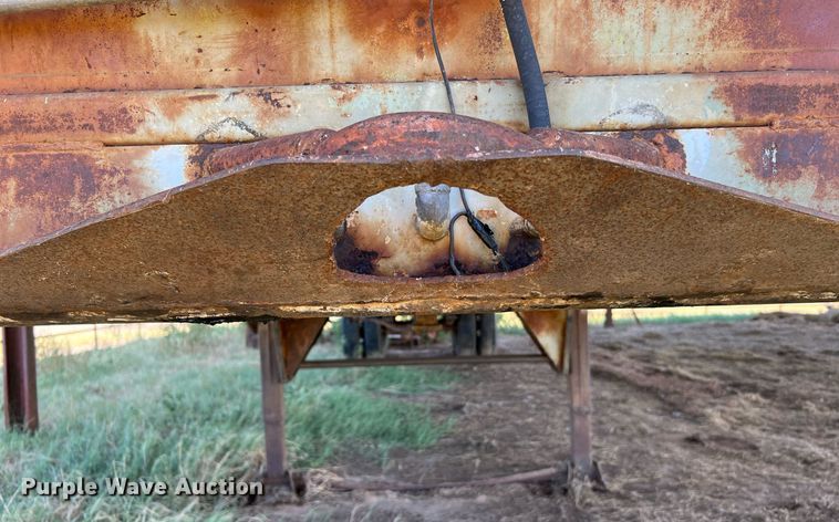 image for item DQ2158 1970 Wilson  grain trailer