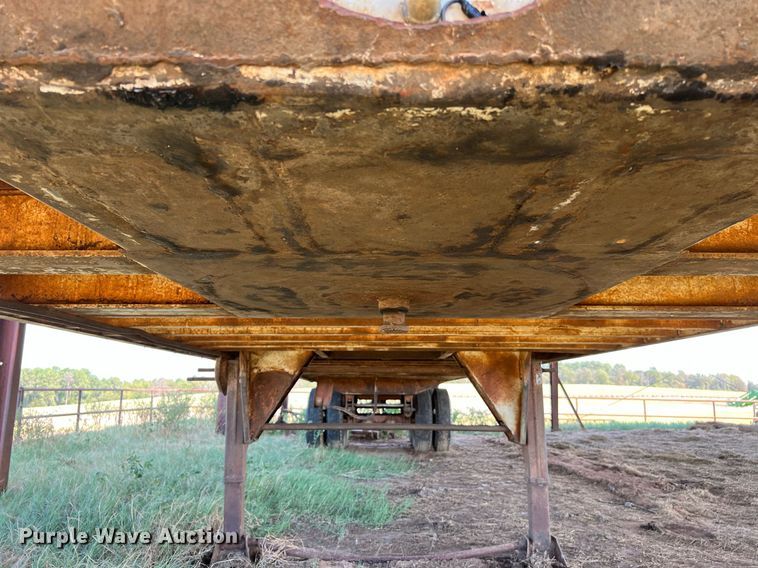 image for item DQ2158 1970 Wilson  grain trailer