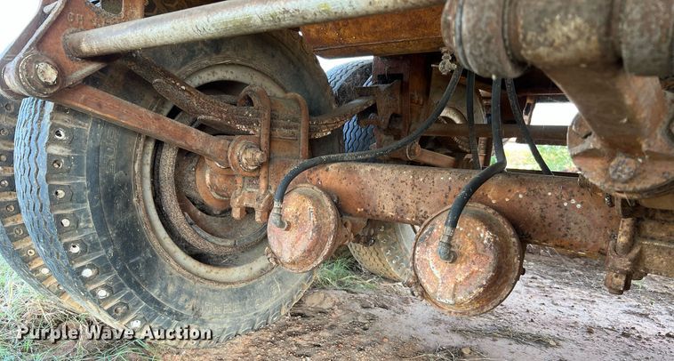 image for item DQ2158 1970 Wilson  grain trailer