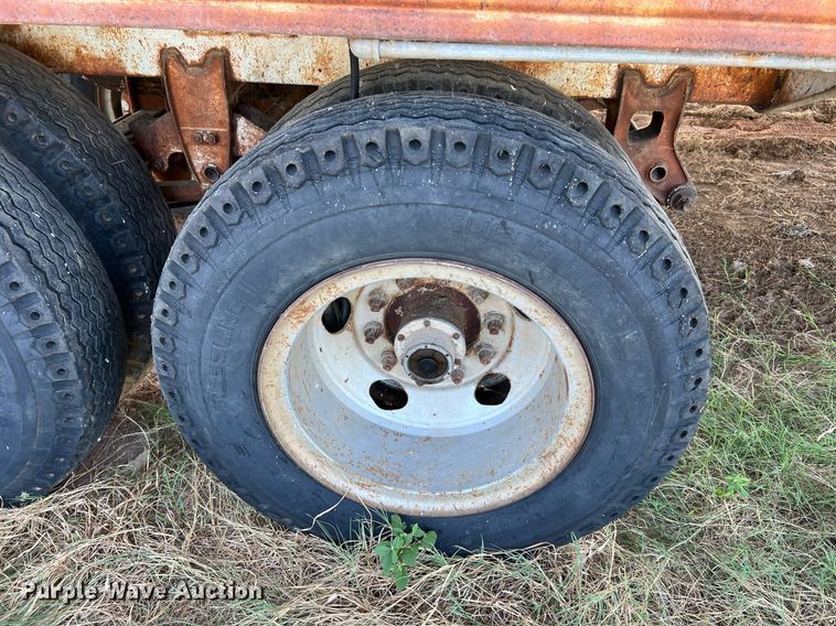 image for item DQ2158 1970 Wilson  grain trailer