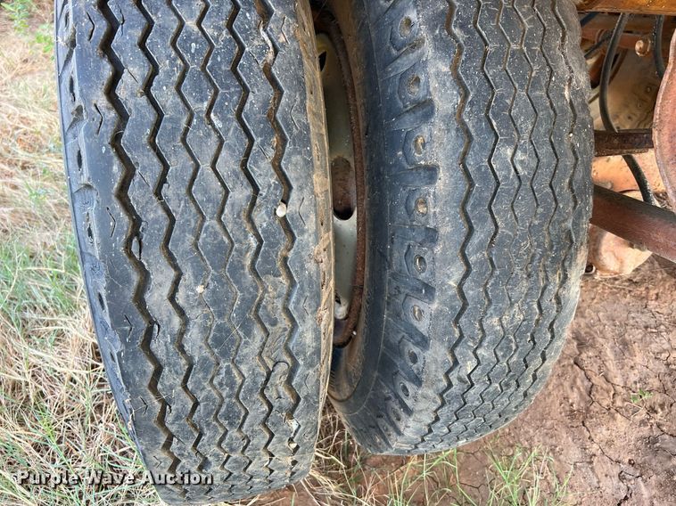 image for item DQ2158 1970 Wilson  grain trailer