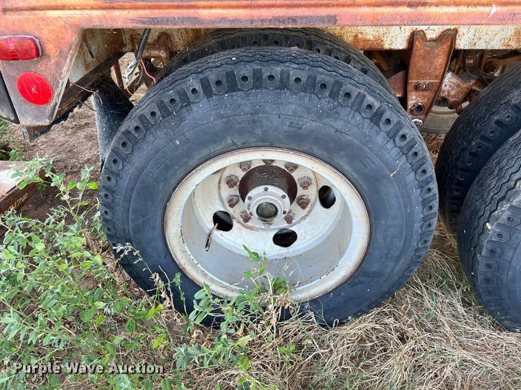 image for item DQ2158 1970 Wilson  grain trailer