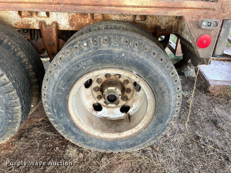 image for item DQ2158 1970 Wilson  grain trailer
