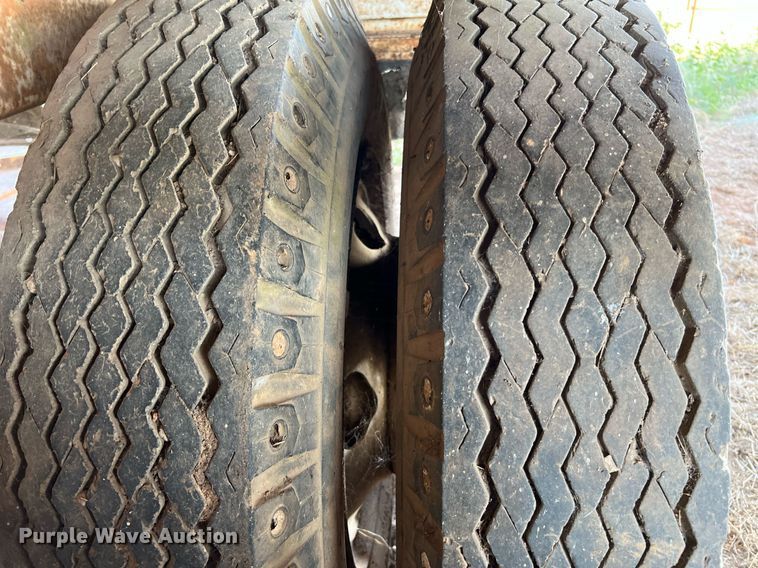 image for item DQ2158 1970 Wilson  grain trailer