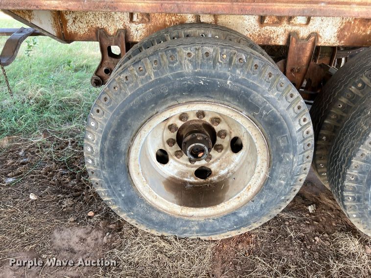 image for item DQ2158 1970 Wilson  grain trailer