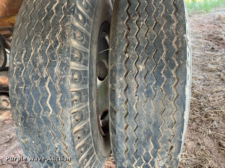 image for item DQ2158 1970 Wilson  grain trailer