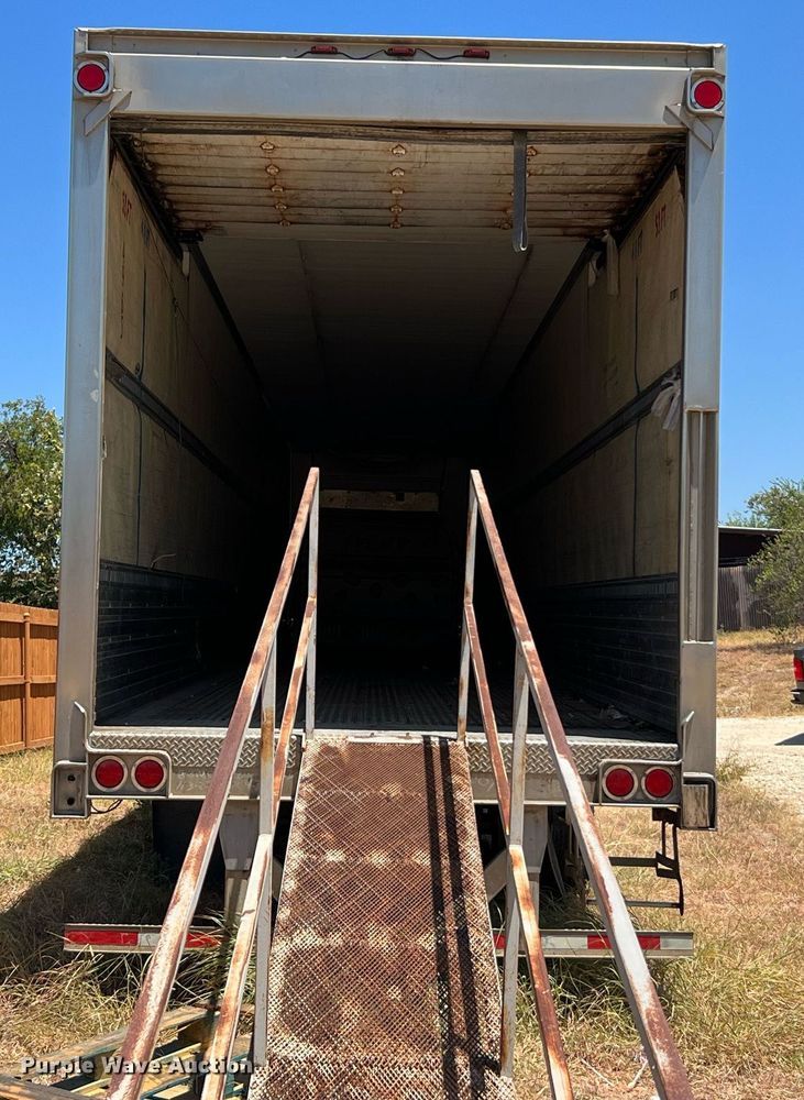 image for item DQ2174 2006 Utility refrigerated van trailer