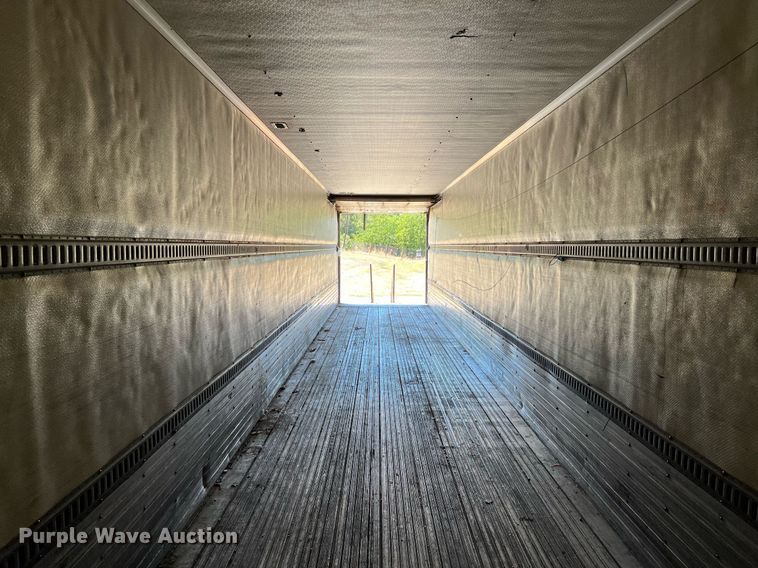 image for item DQ2174 2006 Utility refrigerated van trailer