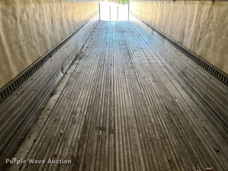 image for item DQ2174 2006 Utility refrigerated van trailer