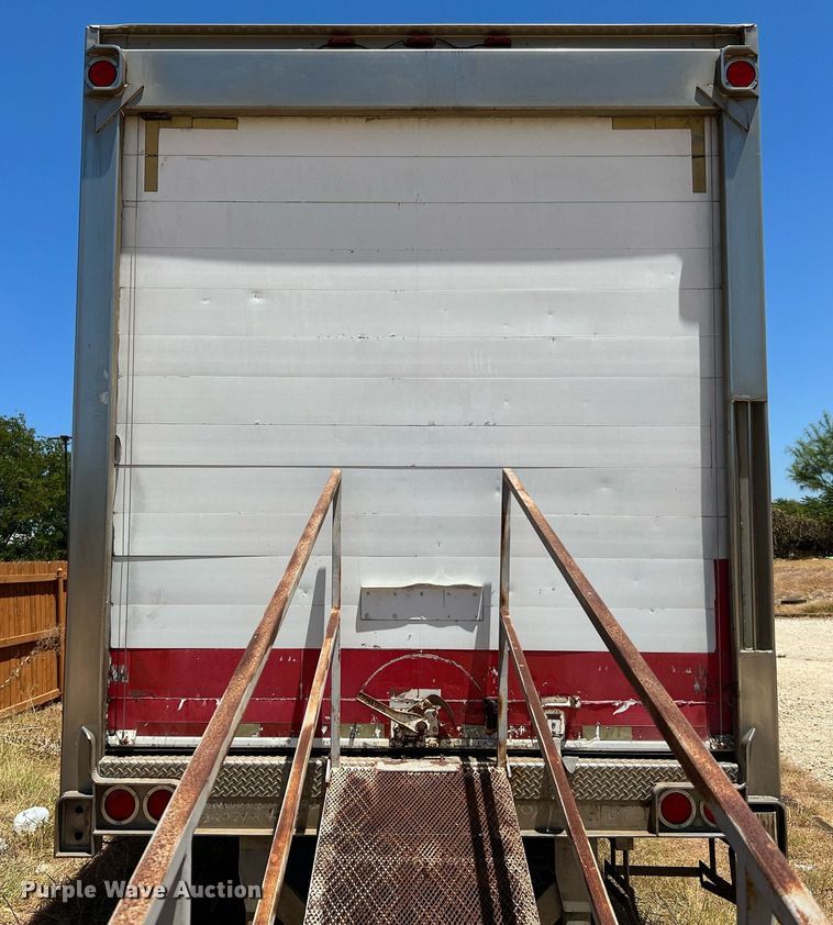 image for item DQ2174 2006 Utility refrigerated van trailer