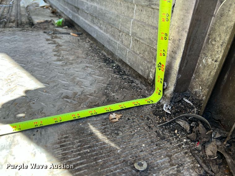 image for item DQ2174 2006 Utility refrigerated van trailer