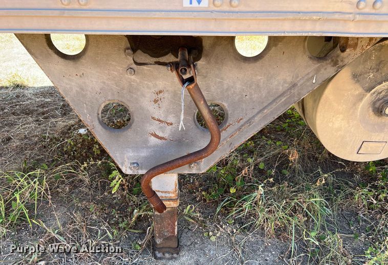 image for item DQ2174 2006 Utility refrigerated van trailer