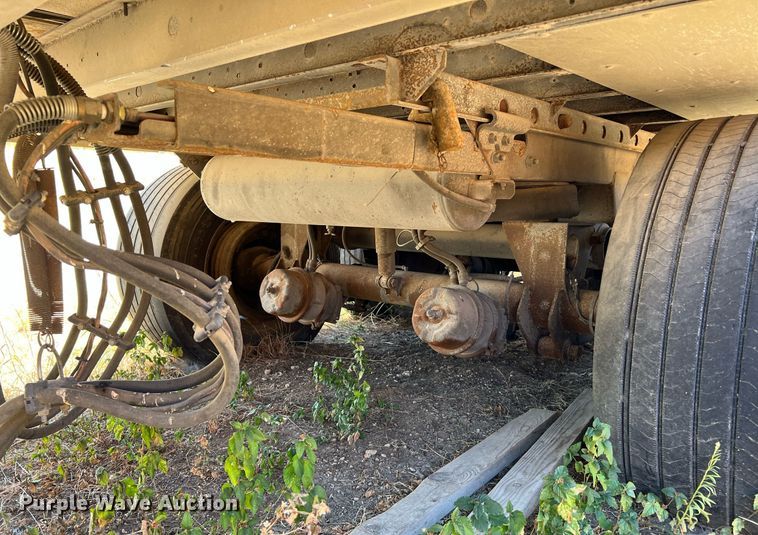 image for item DQ2174 2006 Utility refrigerated van trailer