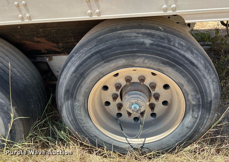 image for item DQ2174 2006 Utility refrigerated van trailer