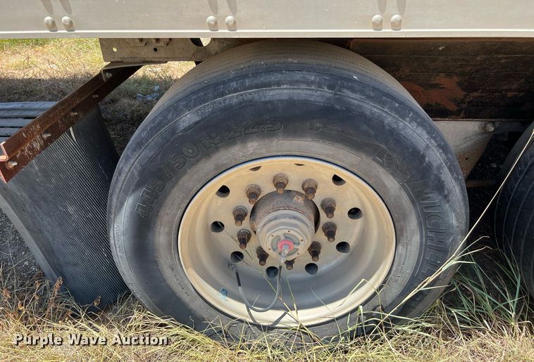 image for item DQ2174 2006 Utility refrigerated van trailer