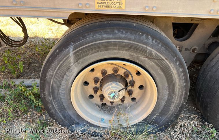 image for item DQ2174 2006 Utility refrigerated van trailer