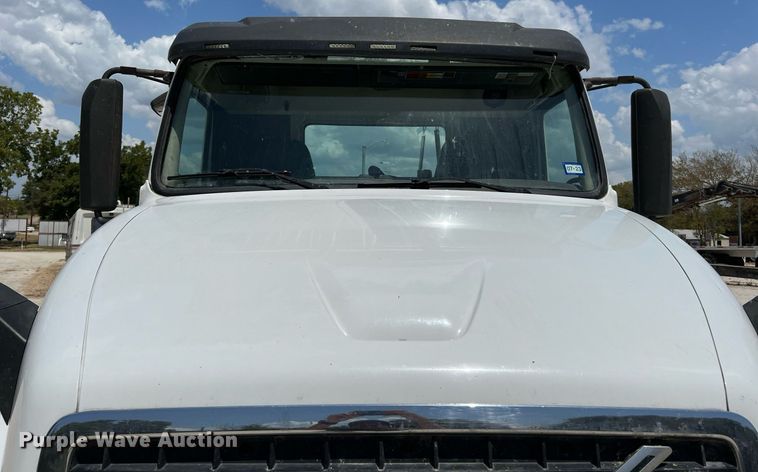 image for item DQ2177 2012 Volvo VNL  semi truck