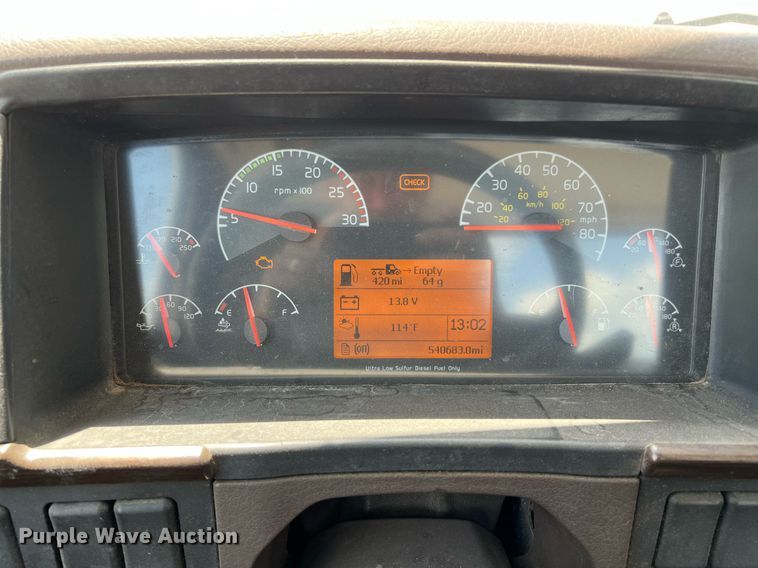 image for item DQ2177 2012 Volvo VNL  semi truck