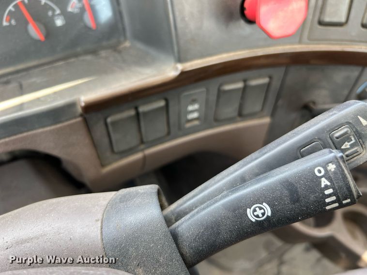 image for item DQ2177 2012 Volvo VNL  semi truck