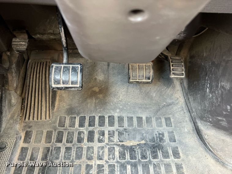 image for item DQ2177 2012 Volvo VNL  semi truck