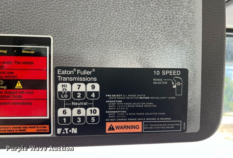 image for item DQ2177 2012 Volvo VNL  semi truck