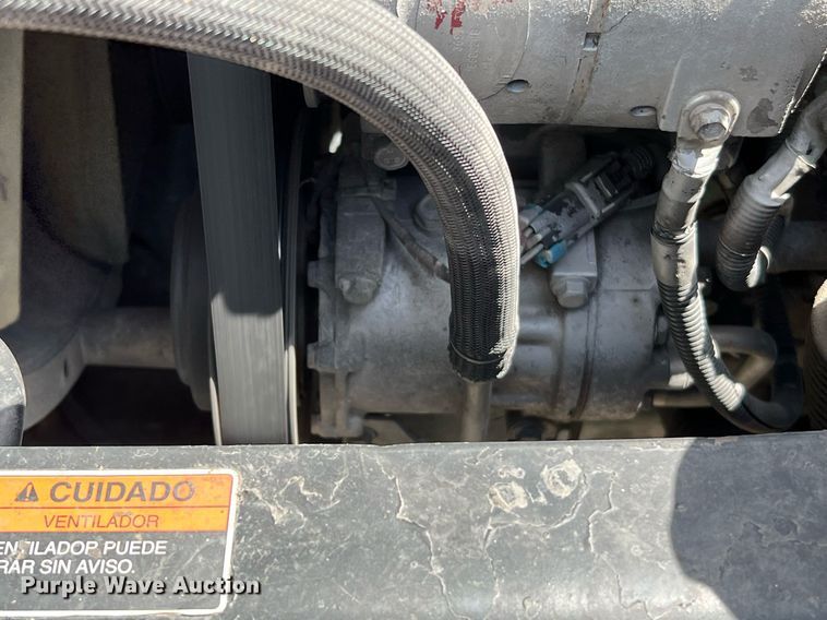 image for item DQ2177 2012 Volvo VNL  semi truck