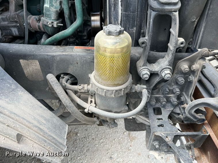 image for item DQ2177 2012 Volvo VNL  semi truck