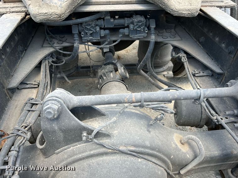 image for item DQ2177 2012 Volvo VNL  semi truck