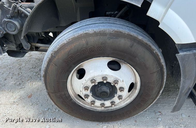 image for item DQ2177 2012 Volvo VNL  semi truck