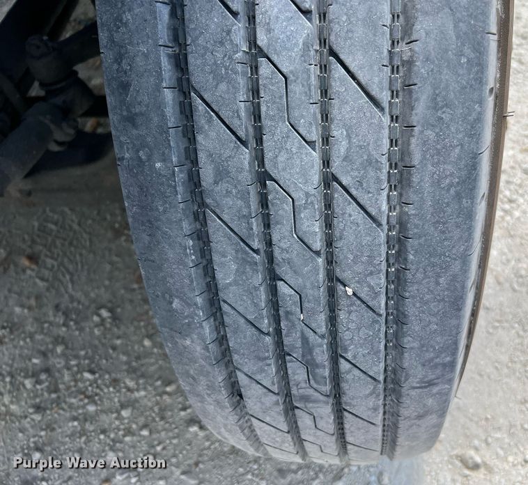 image for item DQ2177 2012 Volvo VNL  semi truck