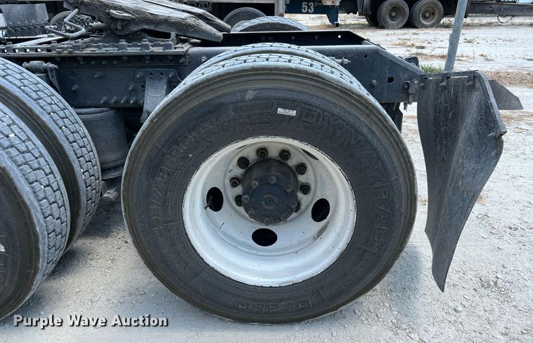 image for item DQ2177 2012 Volvo VNL  semi truck