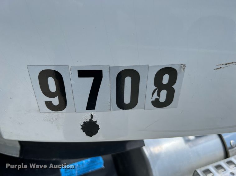 image for item DQ2177 2012 Volvo VNL  semi truck