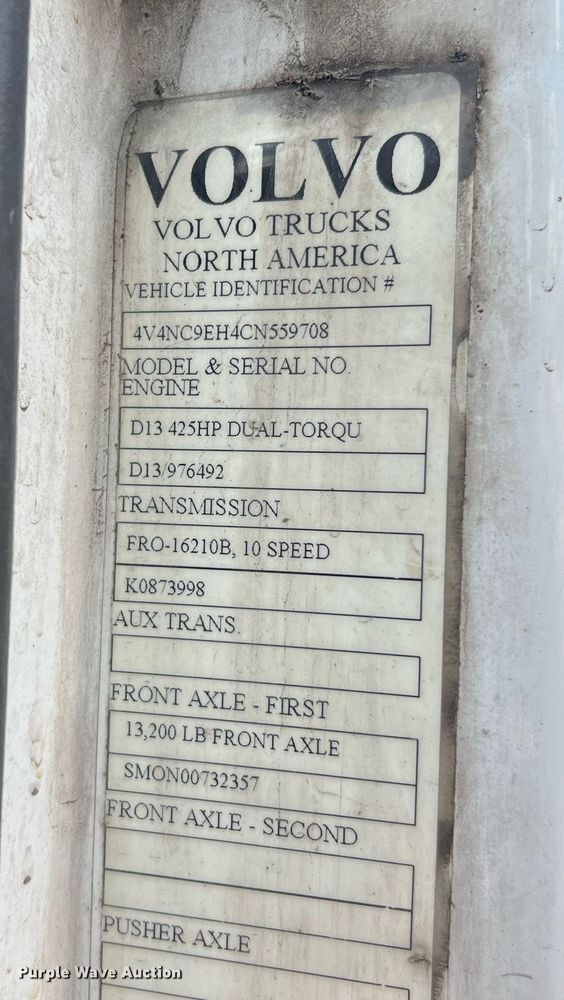 image for item DQ2177 2012 Volvo VNL  semi truck