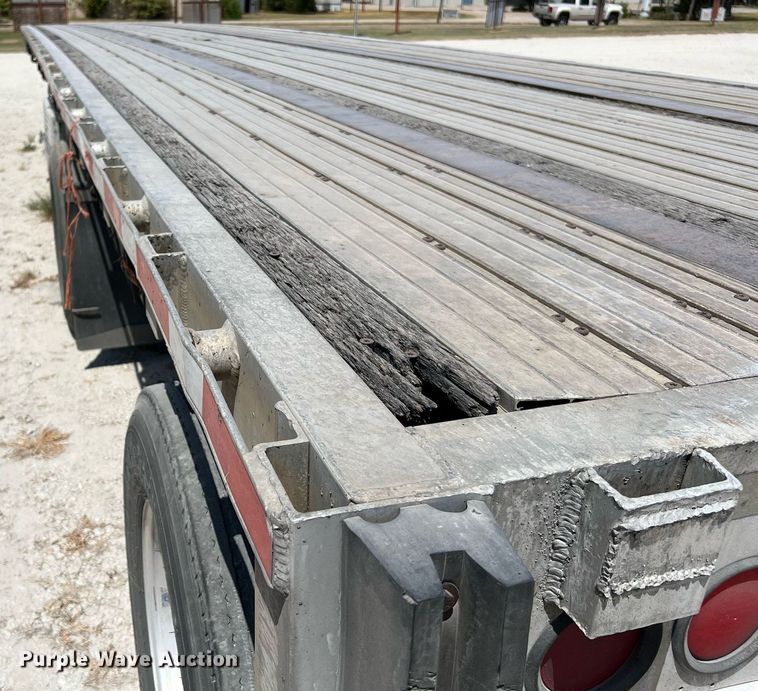 image for item DQ2178 1998 Wilson CF900  flatbed trailer