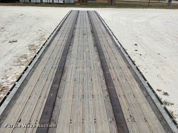 image for item DQ2178 1998 Wilson CF900  flatbed trailer