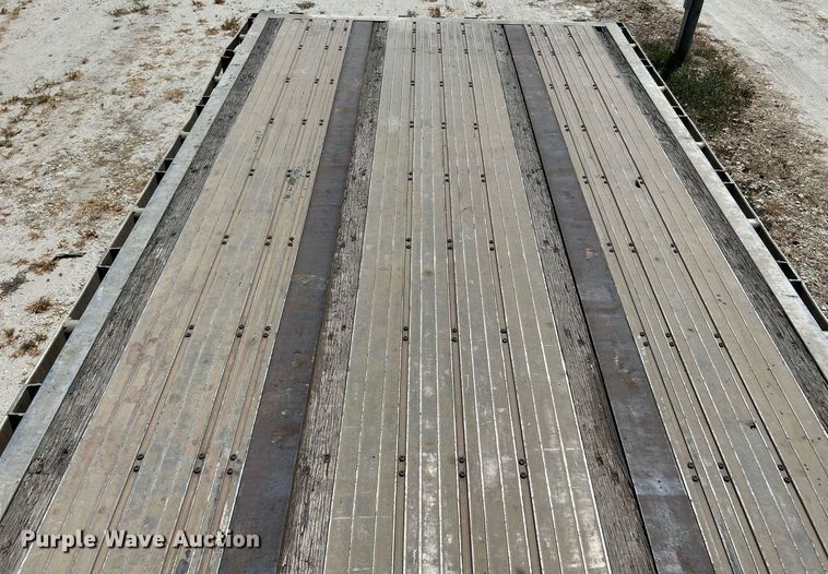 image for item DQ2178 1998 Wilson CF900  flatbed trailer