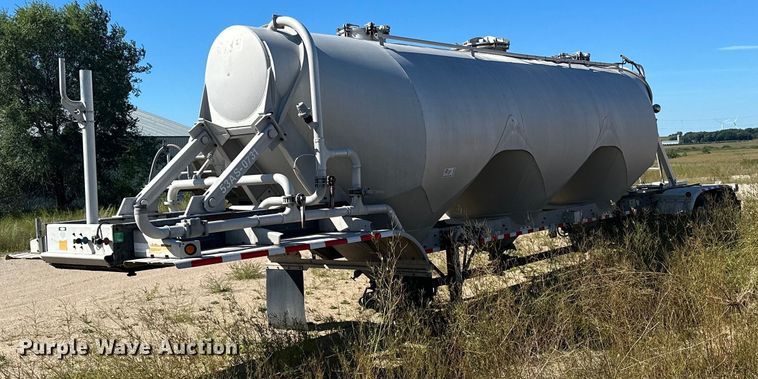 image for item DQ7356 2007 Heil  pneumatic dry bulk trailer