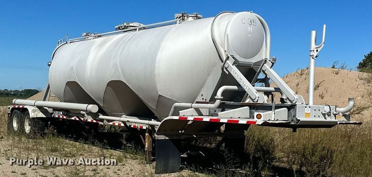 image for item DQ7356 2007 Heil  pneumatic dry bulk trailer