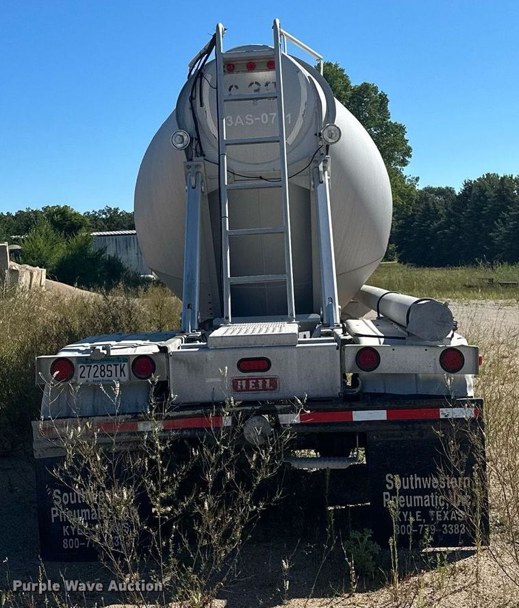 image for item DQ7356 2007 Heil  pneumatic dry bulk trailer