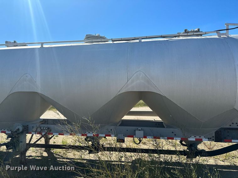 image for item DQ7356 2007 Heil  pneumatic dry bulk trailer