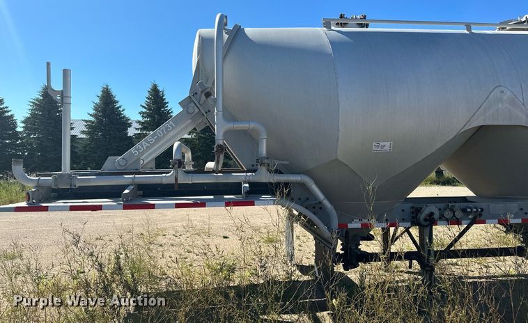 image for item DQ7356 2007 Heil  pneumatic dry bulk trailer