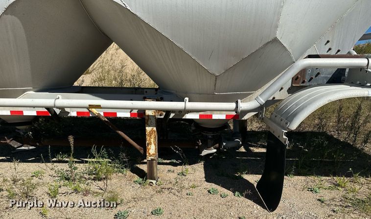 image for item DQ7356 2007 Heil  pneumatic dry bulk trailer