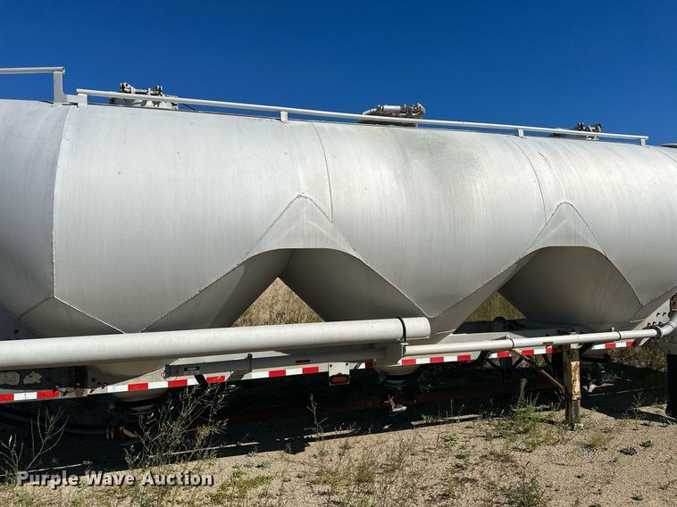 image for item DQ7356 2007 Heil  pneumatic dry bulk trailer