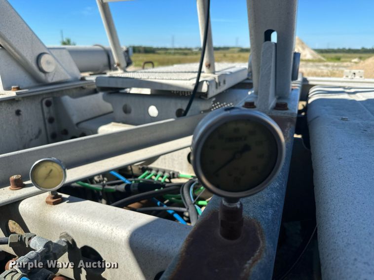 image for item DQ7356 2007 Heil  pneumatic dry bulk trailer