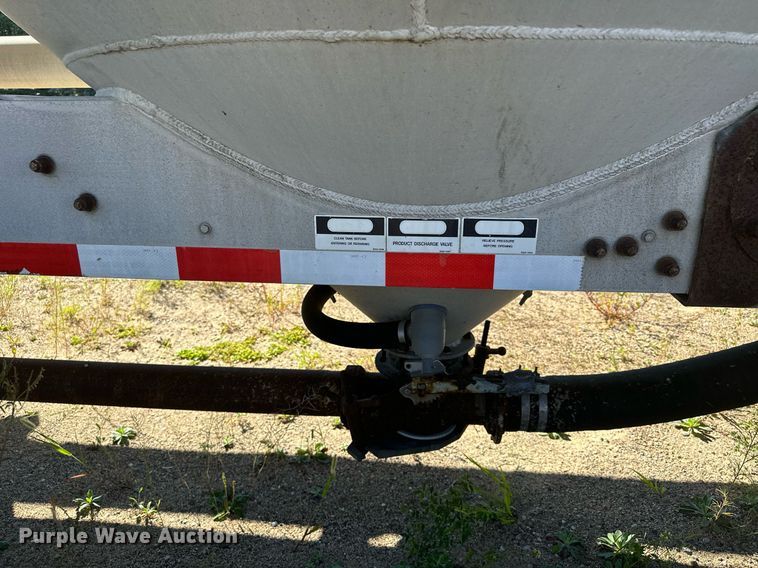 image for item DQ7356 2007 Heil  pneumatic dry bulk trailer