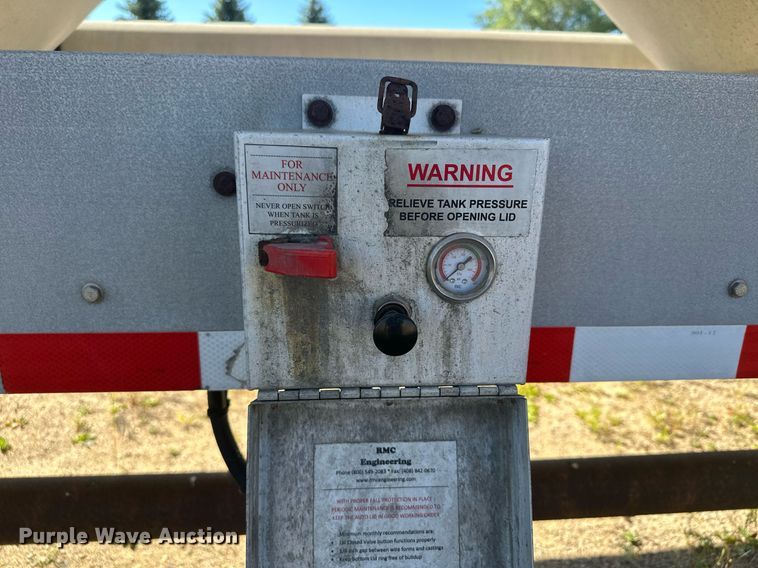 image for item DQ7356 2007 Heil  pneumatic dry bulk trailer